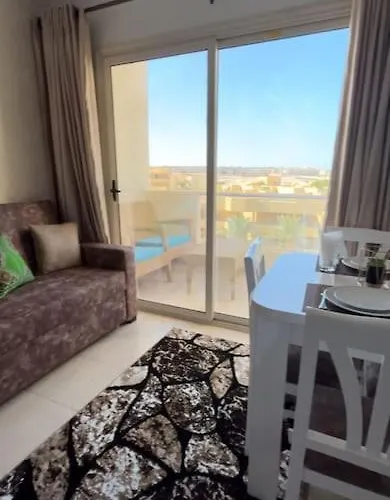 Chic With Modern Comforts Апартаменты *